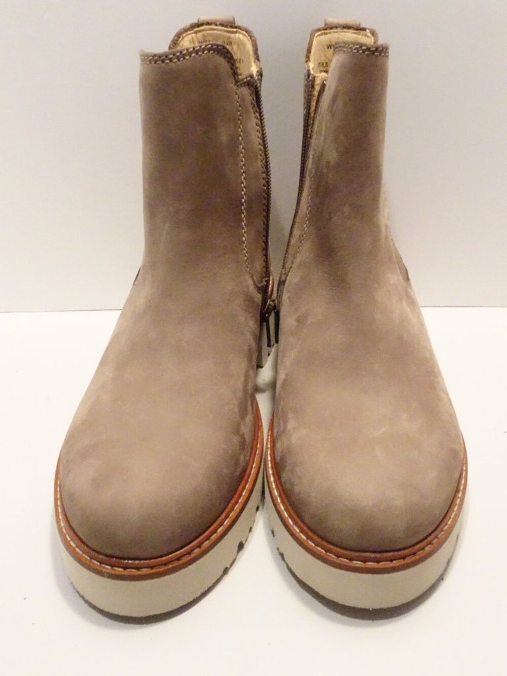 Samuel Hubbard 8.5 M ‘Van Ness’ Chelsea Boot Taupe Nubuck Leather Side Zipper